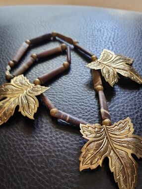 VTG Handcrafted Brass And Horn Leaf Pendant Necklace in Brown